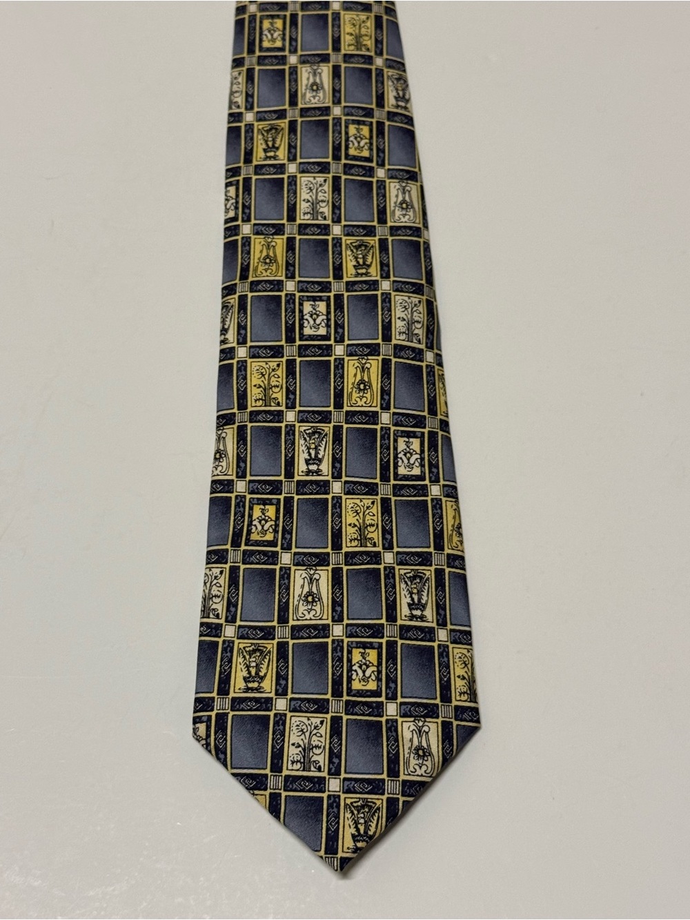 Vintage Keith Daniel’s Italy New York 100% Silk Floral Geometric Design Blue